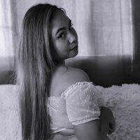 Live sex webcam photo for Juliehrommero #275953126