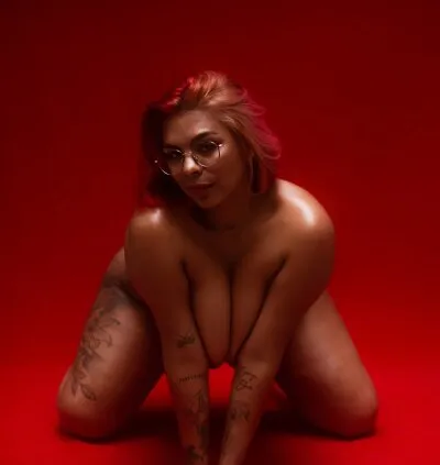 Live sex webcam photo for Kamilah__21 #275571756