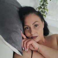 Live sex webcam photo for KarinaReyna #275895765