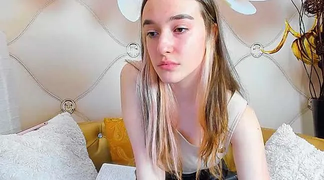 Live sex webcam photo for KatFernandes #273219288