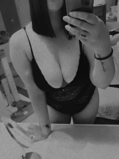 Live sex webcam photo for Kazz323 #275438099