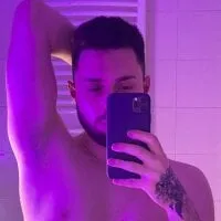 Live sex webcam photo for KinkyGuyHunter #277420892