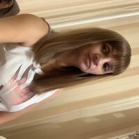 Live sex webcam photo for LadyMona00 #275977447