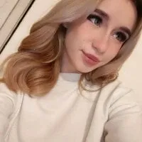 Live sex webcam photo for LaraHoog911 #276772059