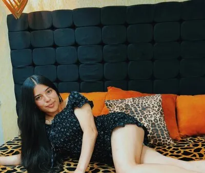 Live sex webcam photo for Laura_Burning #275445155