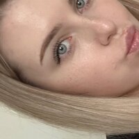 Live sex webcam photo for LillyS-18 #275832520