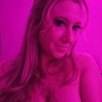 Live sex webcam photo for Lily_HornyHousewife #277122283