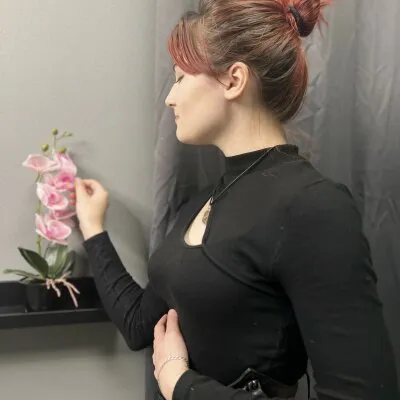 Live sex webcam photo for LinnyLissy #275551033