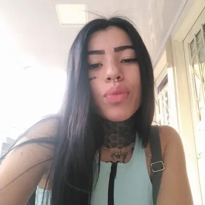 Live sex webcam photo for LolaNaughty4U #275517008