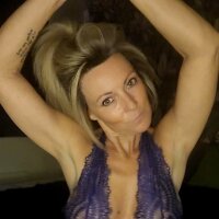 Live sex webcam photo for Louise-Milf #275789467