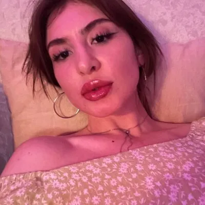 Live sex webcam photo for LouiseWow #275475326