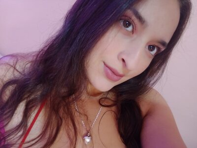 Live sex webcam photo for LuciaCute #275511651