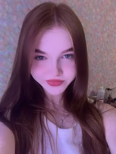 Live sex webcam photo for LucyRios #275534788