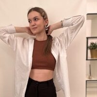 Live sex webcam photo for LynniLliams #277789896