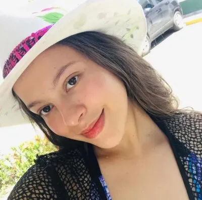 Live sex webcam photo for Madissoon #275534395