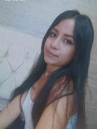 Live sex webcam photo for Mariana991 #275539234