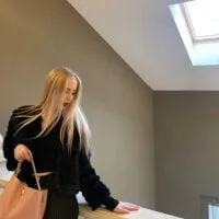 Live sex webcam photo for MelissaBellf #276892710