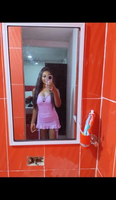 Live sex webcam photo for MiaMena #275696214