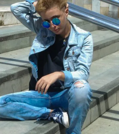 Live sex webcam photo for Michael_TsHorny #275493352