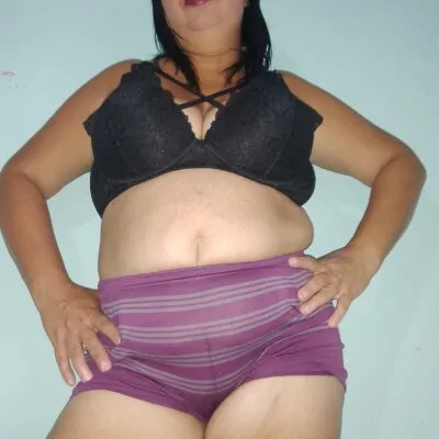 Live sex webcam photo for Michelly33 #275505425