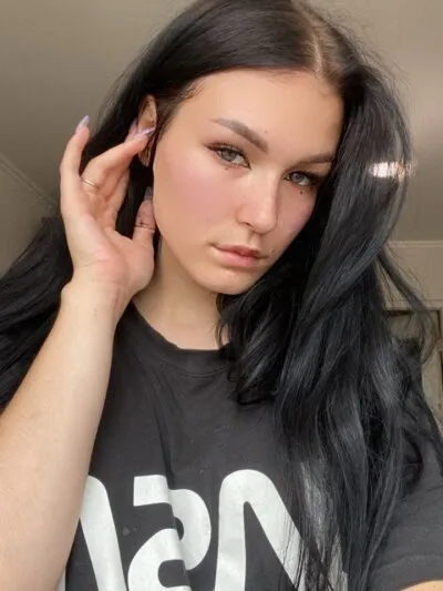 Live sex webcam photo for MikaylaMurs #275477631