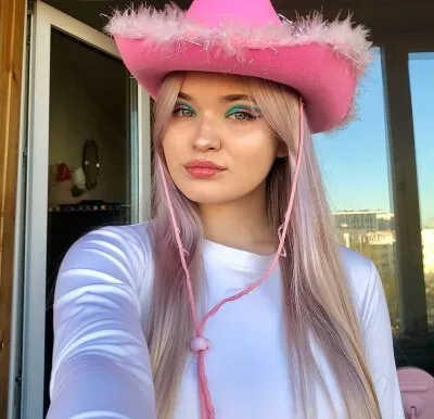 Live sex webcam photo for MonickaOrtiz #275534337