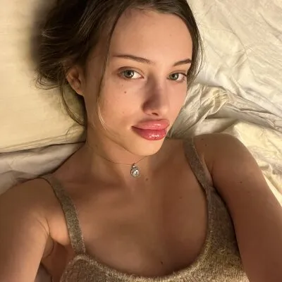 Live sex webcam photo for MonikaHaze #275636916