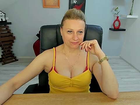 Live sex webcam photo for MyriamFay #273221037