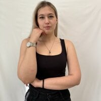 Live sex webcam photo for MyrtRobat #277625629