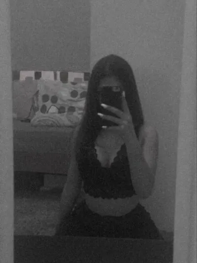 Live sex webcam photo for Nitya_2 #275683769