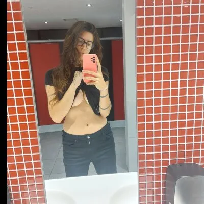 Live sex webcam photo for OlalaJosephine #275691925