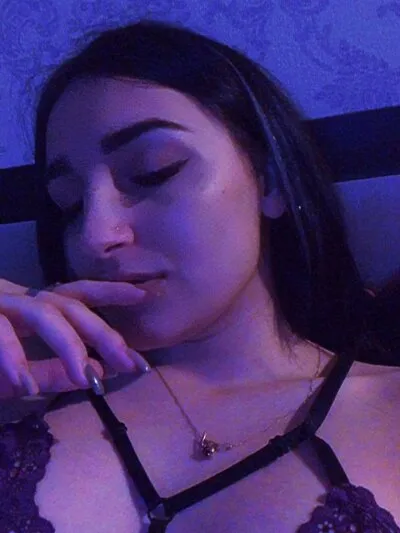 Live sex webcam photo for OmeliaKim #275514859