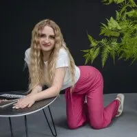 Live sex webcam photo for RaeCandy #275785627