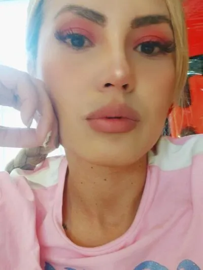 Live sex webcam photo for RebiMilf #275463725