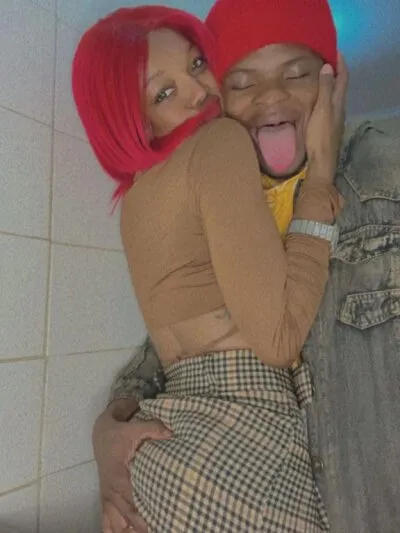 Live sex webcam photo for Relationfuck #275663296