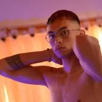 Live sex webcam photo for Rj_king_1 #275779411