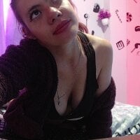 Live sex webcam photo for Roselyn_piel #278156138