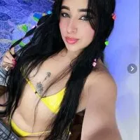 Live sex webcam photo for Roxxy070 #275909827