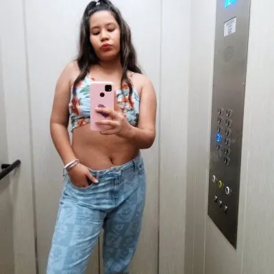 Live sex webcam photo for Roxy_couple #275598320