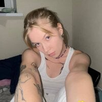 Live sex webcam photo for RueTweet #276494159