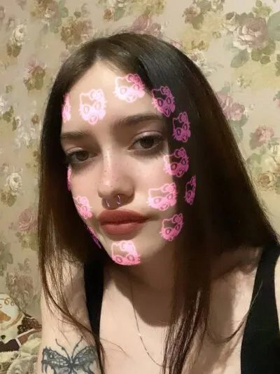 Live sex webcam photo for SabrinaHills #275435251