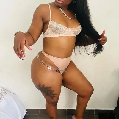 Live sex webcam photo for SexyCurvey1Amber #275661917