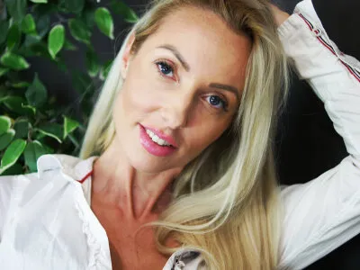 Live sex webcam photo for SexyyRika #275515044
