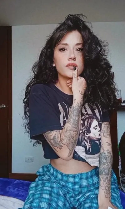 Live sex webcam photo for ShailinnSamper #275551260