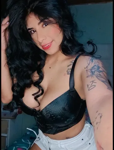 Live sex webcam photo for ShannelBells_ #275561352