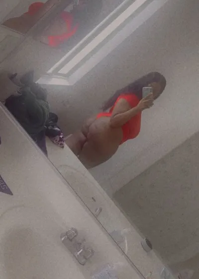 Live sex webcam photo for SweetDimples #275456533