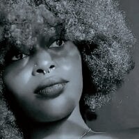 Live sex webcam photo for SweetSexiePair #277768236