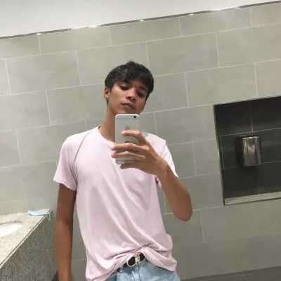 Live sex webcam photo for Troye_and_stiven #275660267