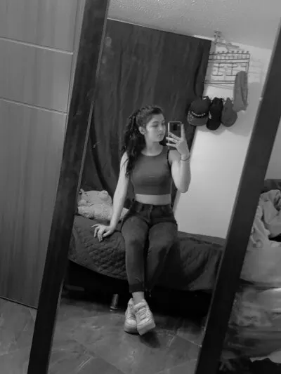 Live sex webcam photo for Vanesa_Maria #275711987