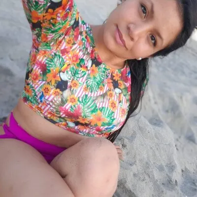 Live sex webcam photo for ViolettaParker #275429313